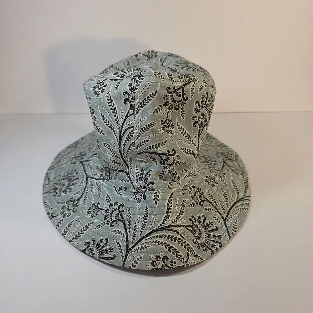 New with tags J Crew Women's Reversible Ratti Floral Bucket Hat M-L size